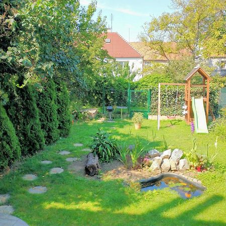 プラハDuplex With Gardenアパートメント エクステリア 写真
