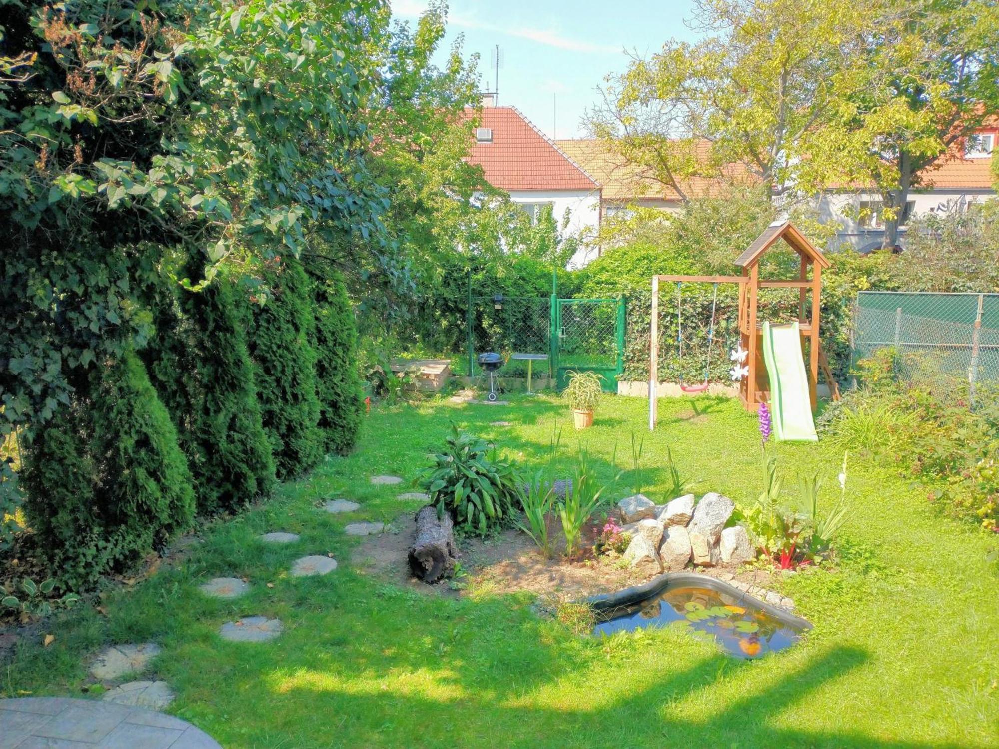 プラハDuplex With Gardenアパートメント エクステリア 写真
